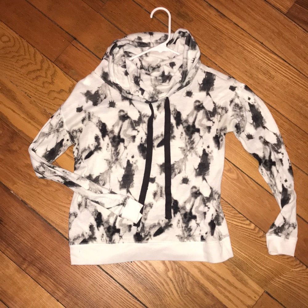 Black and white printed sweatshirt